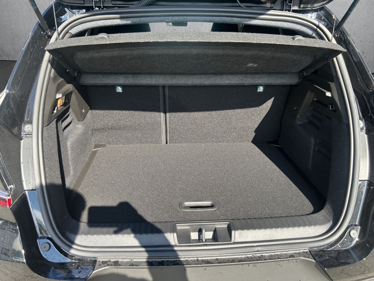 https://csb-strapi-files.fsn1.your-objectstorage.com/inventory-cars/images/0f9b241cb73585e5c2250cce581dde0d031e231d/18_1280_3149.jpg