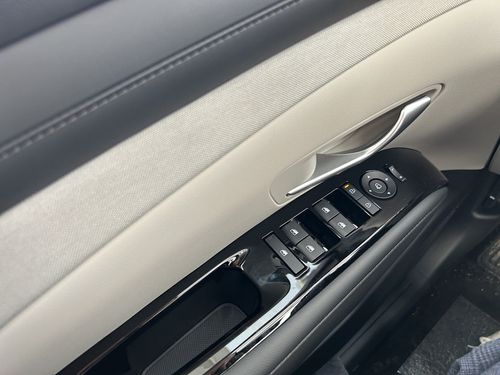 https://csb-strapi-files.fsn1.your-objectstorage.com/inventory-cars/images/0fc2d25e27a330b49ed65f33484a5d6b218e3a80/13_500_2142.jpg
