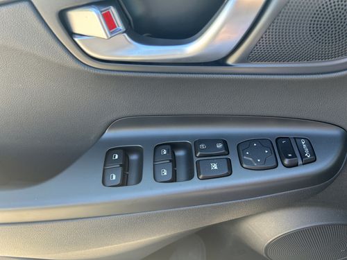 https://csb-strapi-files.fsn1.your-objectstorage.com/inventory-cars/images/110070deae6cc8e85ab2cbb6e771ef06f3b2170d/13_500_5868.jpg