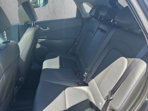 https://csb-strapi-files.fsn1.your-objectstorage.com/inventory-cars/images/110070deae6cc8e85ab2cbb6e771ef06f3b2170d/15_500_6899.jpg