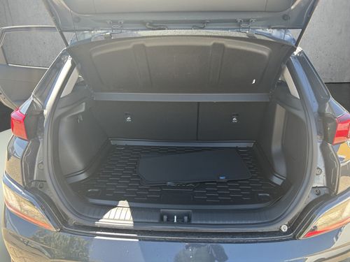 https://csb-strapi-files.fsn1.your-objectstorage.com/inventory-cars/images/110070deae6cc8e85ab2cbb6e771ef06f3b2170d/18_500_5734.jpg