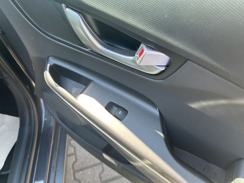 https://csb-strapi-files.fsn1.your-objectstorage.com/inventory-cars/images/110070deae6cc8e85ab2cbb6e771ef06f3b2170d/21_500_7943.jpg
