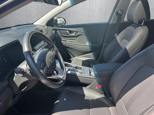 https://csb-strapi-files.fsn1.your-objectstorage.com/inventory-cars/images/110070deae6cc8e85ab2cbb6e771ef06f3b2170d/9_500_7128.jpg
