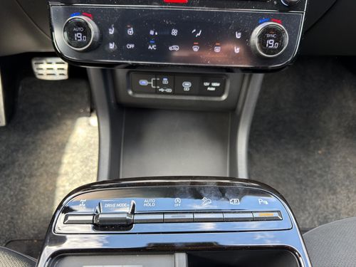 https://csb-strapi-files.fsn1.your-objectstorage.com/inventory-cars/images/111ed60df7ca660f1d4917fbe7600c422af815a3/19_500_8090.jpg