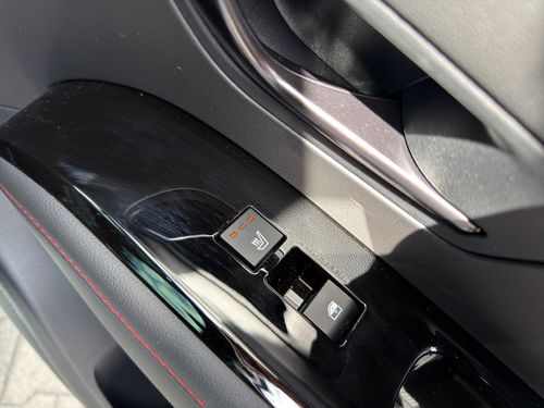 https://csb-strapi-files.fsn1.your-objectstorage.com/inventory-cars/images/111ed60df7ca660f1d4917fbe7600c422af815a3/22_500_3565.jpg