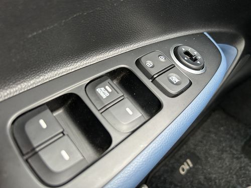 https://csb-strapi-files.fsn1.your-objectstorage.com/inventory-cars/images/1125e4c7f824ffa3c672c7cd2b06413dc9a69d93/13_500_9441.jpg
