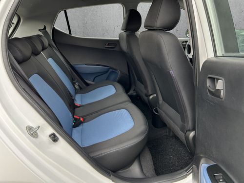 https://csb-strapi-files.fsn1.your-objectstorage.com/inventory-cars/images/1125e4c7f824ffa3c672c7cd2b06413dc9a69d93/18_500_3084.jpg