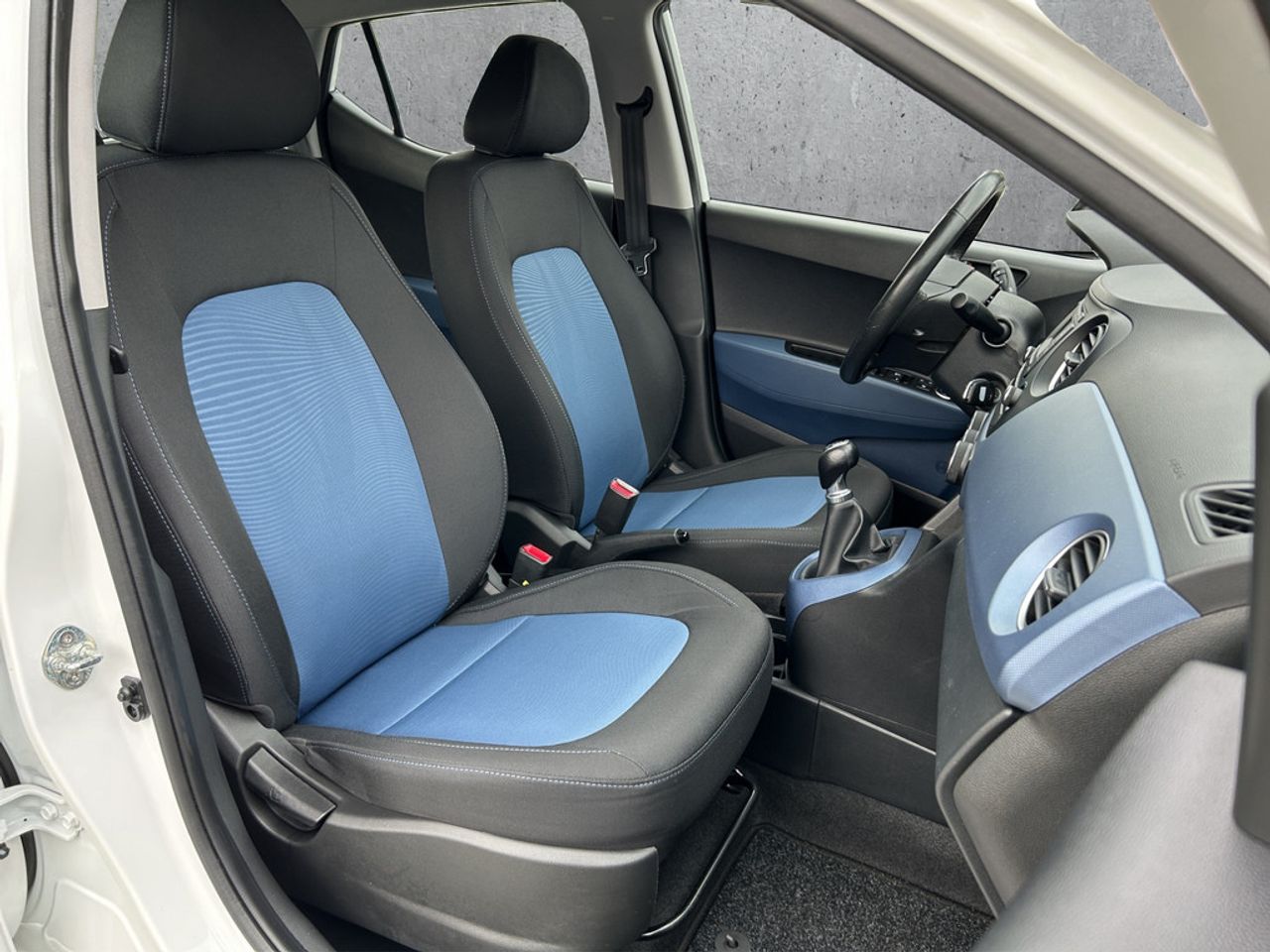 https://csb-strapi-files.fsn1.your-objectstorage.com/inventory-cars/images/1125e4c7f824ffa3c672c7cd2b06413dc9a69d93/19_1280_8520.jpg