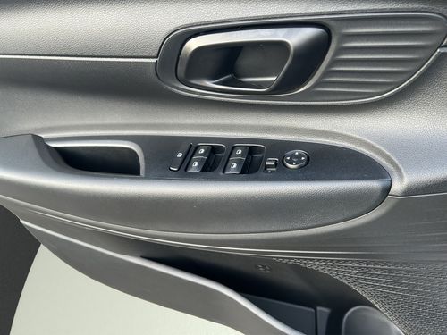 https://csb-strapi-files.fsn1.your-objectstorage.com/inventory-cars/images/122c6c8df68060d5f76706f237e402aa05e6049b/13_500_2170.jpg