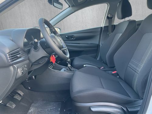https://csb-strapi-files.fsn1.your-objectstorage.com/inventory-cars/images/122c6c8df68060d5f76706f237e402aa05e6049b/9_500_2869.jpg