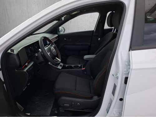 https://csb-strapi-files.fsn1.your-objectstorage.com/inventory-cars/images/1258b1e02e2691ad07bad2ad0cf2379bf0098145/9_500_8598.jpg
