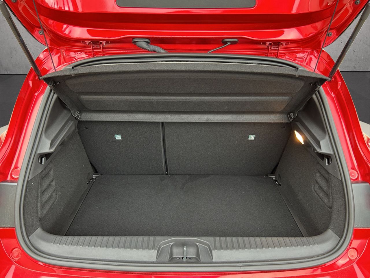 https://csb-strapi-files.fsn1.your-objectstorage.com/inventory-cars/images/12cb96445faf1b4a3bec6edfd2b0a27c21ad9e8e/17_1280_3717.jpg