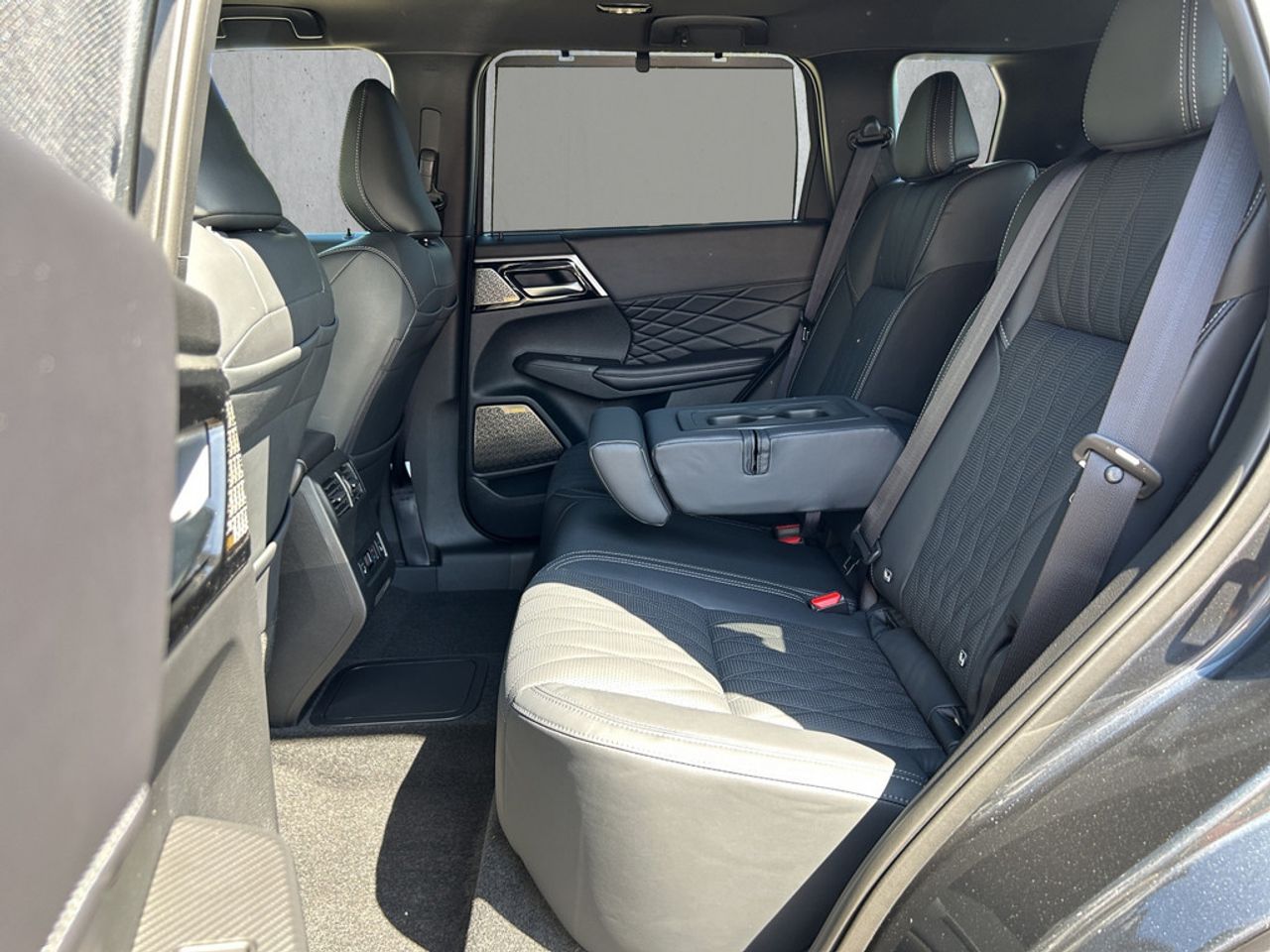 https://csb-strapi-files.fsn1.your-objectstorage.com/inventory-cars/images/12fc3b3b5a884fc35c87101df2ed6952d9d74d60/14_1280_7944.jpg