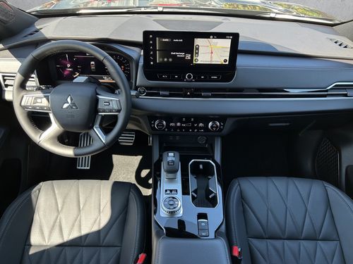 https://csb-strapi-files.fsn1.your-objectstorage.com/inventory-cars/images/12fc3b3b5a884fc35c87101df2ed6952d9d74d60/15_500_7328.jpg