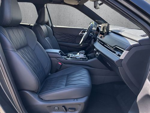https://csb-strapi-files.fsn1.your-objectstorage.com/inventory-cars/images/12fc3b3b5a884fc35c87101df2ed6952d9d74d60/19_500_4612.jpg