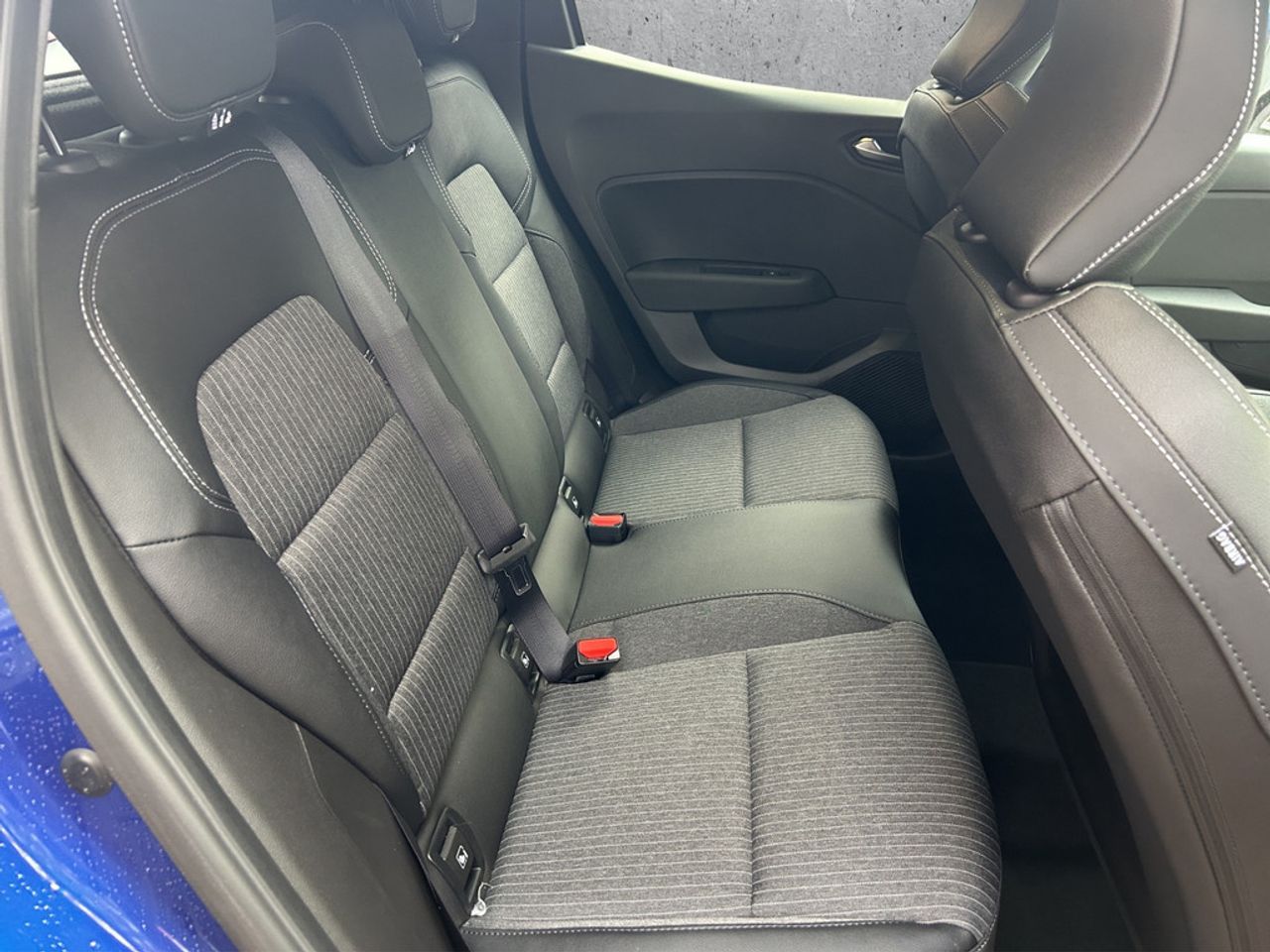 https://csb-strapi-files.fsn1.your-objectstorage.com/inventory-cars/images/1347fb106bcb55aaba0b2a59972b027c74537c36/21_1280_6534.jpg