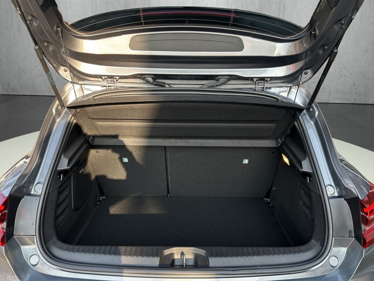 https://csb-strapi-files.fsn1.your-objectstorage.com/inventory-cars/images/13d371ab81a0ba8ba8a349b7d4e7e2190be62213/17_1280_1340.jpg
