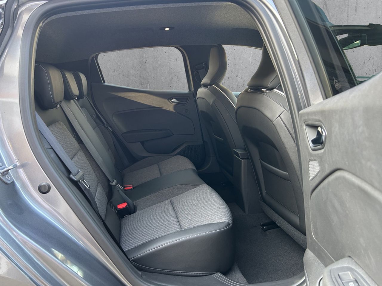 https://csb-strapi-files.fsn1.your-objectstorage.com/inventory-cars/images/13d371ab81a0ba8ba8a349b7d4e7e2190be62213/18_1280_1627.jpg