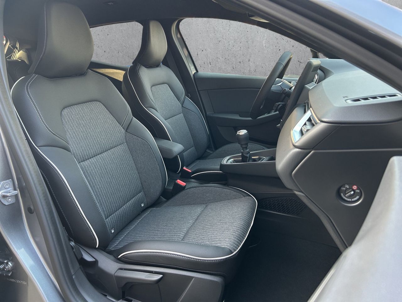 https://csb-strapi-files.fsn1.your-objectstorage.com/inventory-cars/images/13d371ab81a0ba8ba8a349b7d4e7e2190be62213/19_1280_2093.jpg