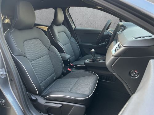 https://csb-strapi-files.fsn1.your-objectstorage.com/inventory-cars/images/13d371ab81a0ba8ba8a349b7d4e7e2190be62213/19_500_2700.jpg