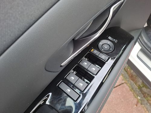 https://csb-strapi-files.fsn1.your-objectstorage.com/inventory-cars/images/14226628820362467937623e87e67c4f31dca504/13_500_8792.jpg