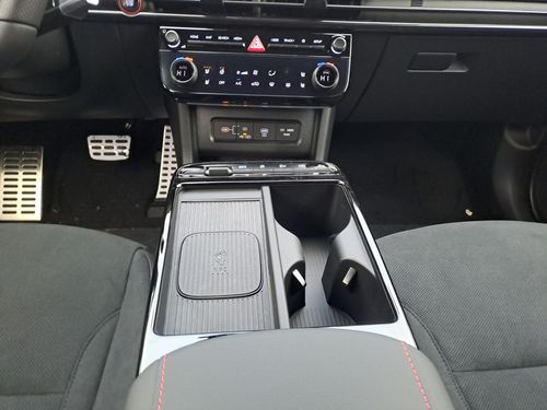 https://csb-strapi-files.fsn1.your-objectstorage.com/inventory-cars/images/14226628820362467937623e87e67c4f31dca504/17_500_3645.jpg