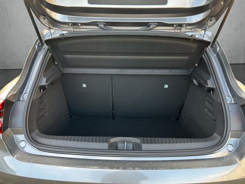 https://csb-strapi-files.fsn1.your-objectstorage.com/inventory-cars/images/14b102c687ea1ab7b6a7191a0fa69b68befc6720/17_500_4380.jpg