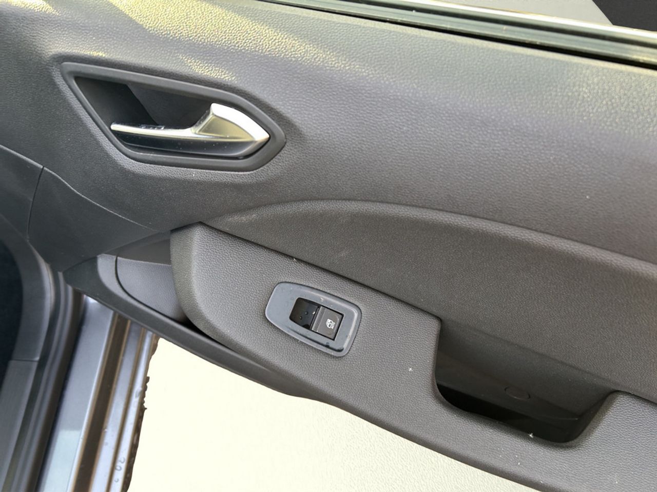 https://csb-strapi-files.fsn1.your-objectstorage.com/inventory-cars/images/14b102c687ea1ab7b6a7191a0fa69b68befc6720/20_1280_9111.jpg