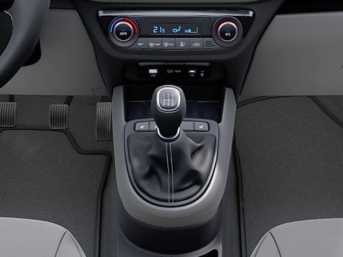 https://csb-strapi-files.fsn1.your-objectstorage.com/inventory-cars/images/1589bda98d4f20472c6d67189ace8020cb609e89/12_500_5120.jpg