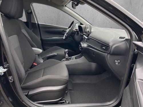 https://csb-strapi-files.fsn1.your-objectstorage.com/inventory-cars/images/15aeaeb0b9ae2e696b3d2805286709c46a60c61c/15_500_3723.jpg