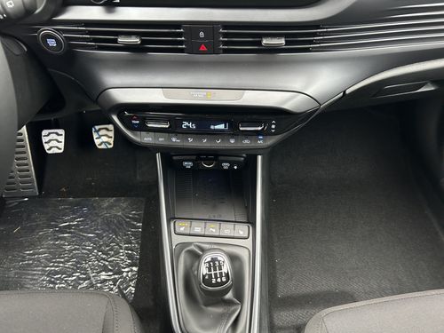 https://csb-strapi-files.fsn1.your-objectstorage.com/inventory-cars/images/15aeaeb0b9ae2e696b3d2805286709c46a60c61c/18_500_6404.jpg