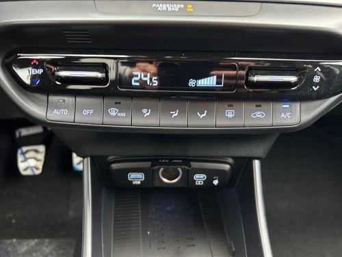 https://csb-strapi-files.fsn1.your-objectstorage.com/inventory-cars/images/15aeaeb0b9ae2e696b3d2805286709c46a60c61c/21_500_4084.jpg