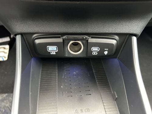 https://csb-strapi-files.fsn1.your-objectstorage.com/inventory-cars/images/15aeaeb0b9ae2e696b3d2805286709c46a60c61c/23_500_7216.jpg
