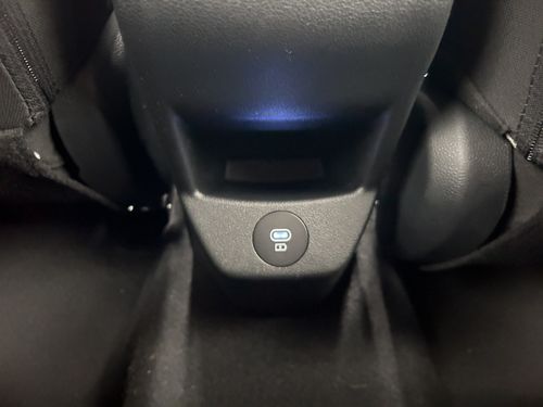 https://csb-strapi-files.fsn1.your-objectstorage.com/inventory-cars/images/15aeaeb0b9ae2e696b3d2805286709c46a60c61c/33_500_9969.jpg