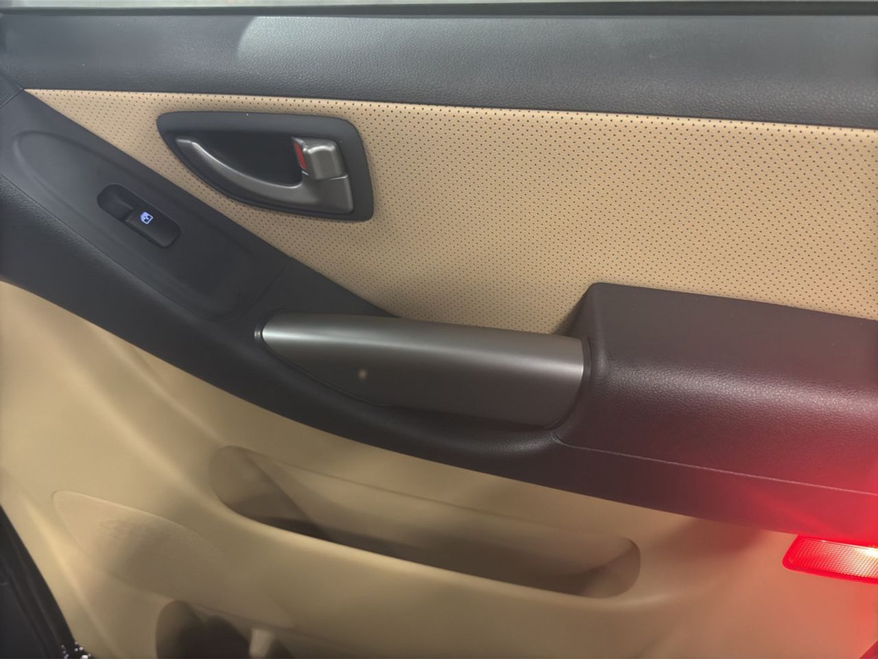 https://csb-strapi-files.fsn1.your-objectstorage.com/inventory-cars/images/161cd5f828f7c8764fe9125aaa2d693c7b460193/20_1280_3597.jpg