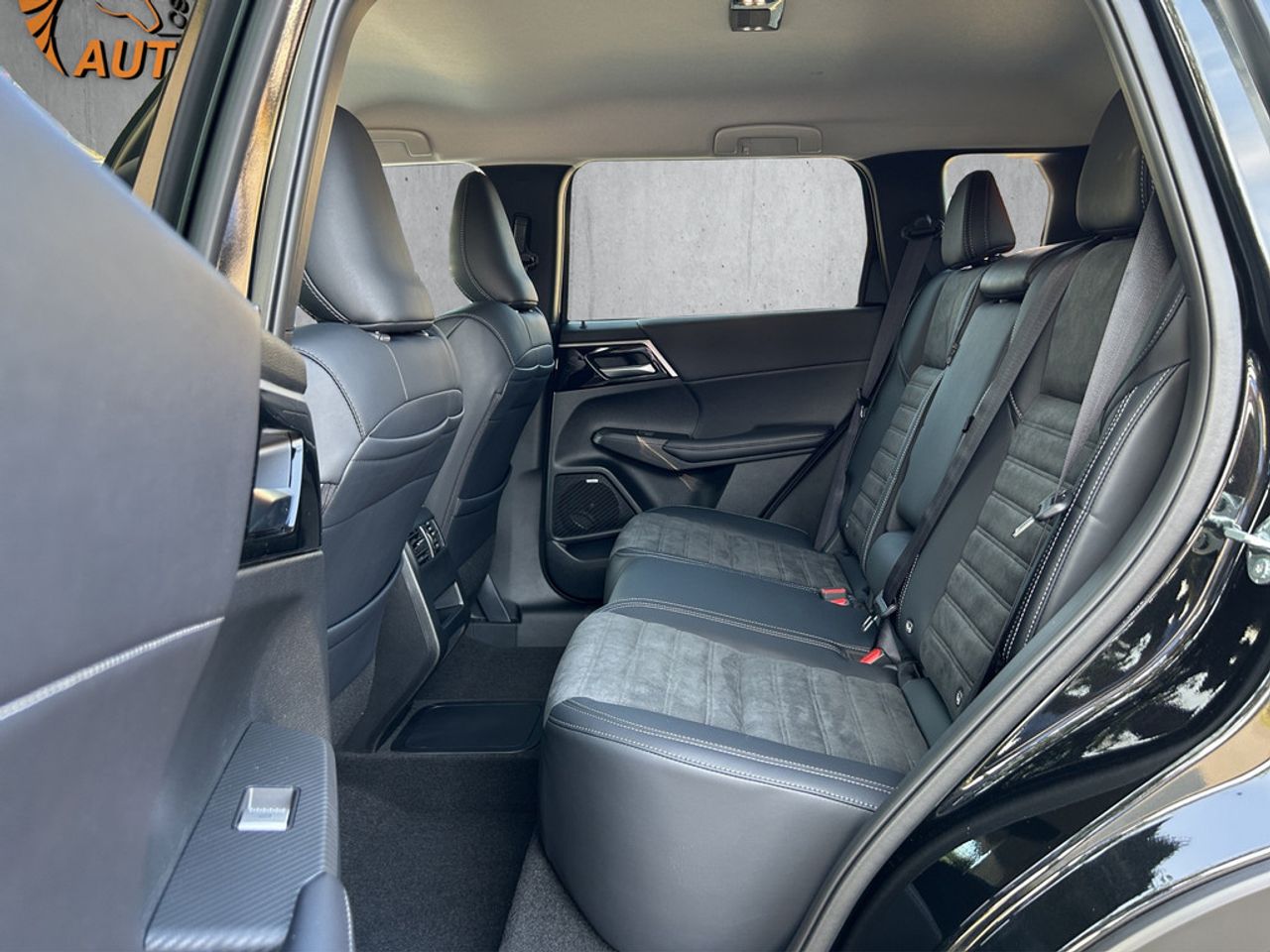 https://csb-strapi-files.fsn1.your-objectstorage.com/inventory-cars/images/16e6379c6993b20b3fa4775fcb1cdf1071d1a0da/14_1280_1155.jpg