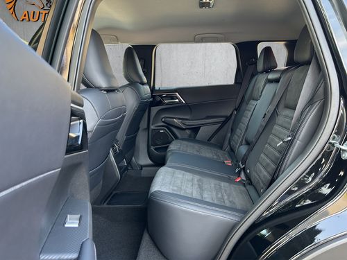 https://csb-strapi-files.fsn1.your-objectstorage.com/inventory-cars/images/16e6379c6993b20b3fa4775fcb1cdf1071d1a0da/14_500_4243.jpg