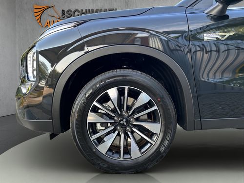 https://csb-strapi-files.fsn1.your-objectstorage.com/inventory-cars/images/16e6379c6993b20b3fa4775fcb1cdf1071d1a0da/2_500_3959.jpg