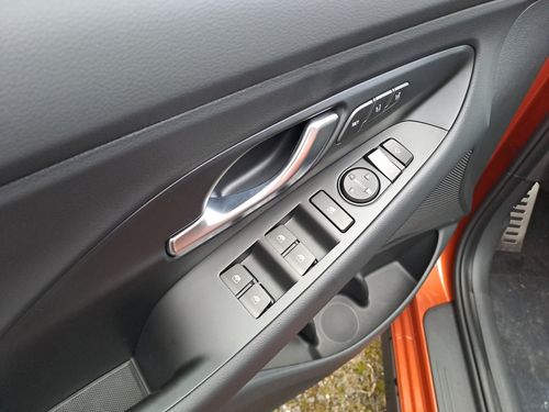 https://csb-strapi-files.fsn1.your-objectstorage.com/inventory-cars/images/18151188ba50ed994de57b0ce888c2442ff6ee29/13_500_2856.jpg