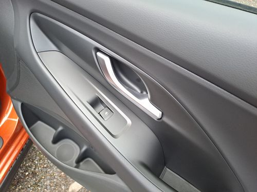 https://csb-strapi-files.fsn1.your-objectstorage.com/inventory-cars/images/18151188ba50ed994de57b0ce888c2442ff6ee29/21_500_9892.jpg
