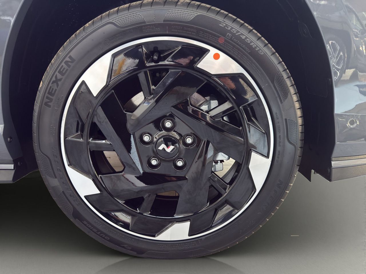 https://csb-strapi-files.fsn1.your-objectstorage.com/inventory-cars/images/188d60f3638797bcf0279fa8440399543566d7a2/2_1280_5793.jpg