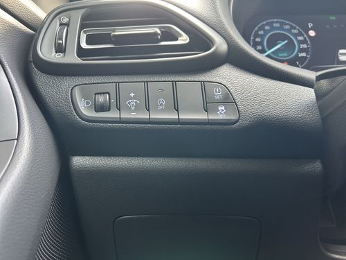 https://csb-strapi-files.fsn1.your-objectstorage.com/inventory-cars/images/18c3ff3b46dccf710edf5064eb6e82db9a8c5fb8/33_500_8878.jpg