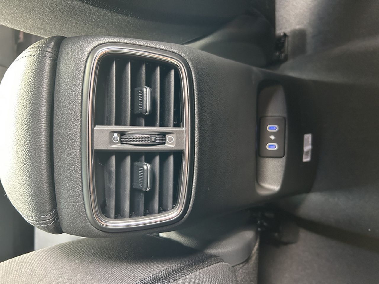 https://csb-strapi-files.fsn1.your-objectstorage.com/inventory-cars/images/18c3ff3b46dccf710edf5064eb6e82db9a8c5fb8/34_1280_2571.jpg