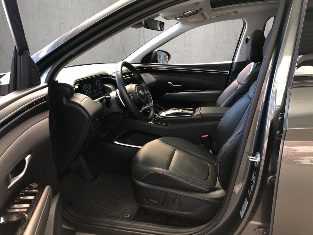 https://csb-strapi-files.fsn1.your-objectstorage.com/inventory-cars/images/1aed3568147cec1c16e3fc055c365ac2c65bc252/8_1280_5930.jpg