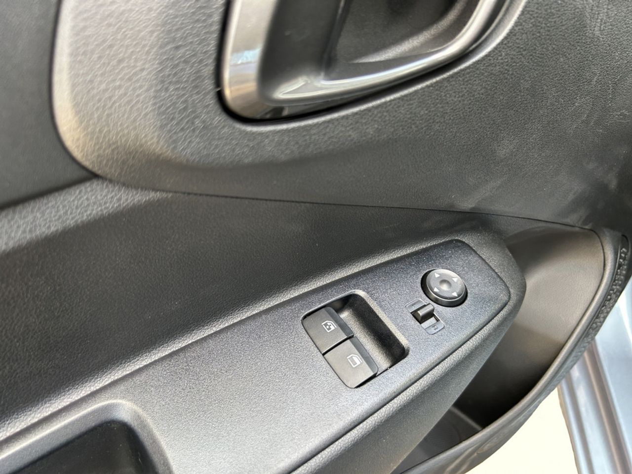 https://csb-strapi-files.fsn1.your-objectstorage.com/inventory-cars/images/1b68d29b3be13ab94d0488b843c2d86bb986d6d9/13_1280_7650.jpg