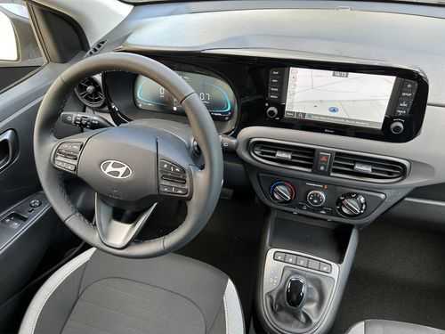 https://csb-strapi-files.fsn1.your-objectstorage.com/inventory-cars/images/1b68d29b3be13ab94d0488b843c2d86bb986d6d9/16_500_3383.jpg