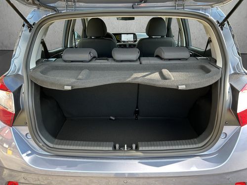 https://csb-strapi-files.fsn1.your-objectstorage.com/inventory-cars/images/1b68d29b3be13ab94d0488b843c2d86bb986d6d9/17_500_7460.jpg
