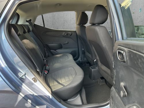 https://csb-strapi-files.fsn1.your-objectstorage.com/inventory-cars/images/1b68d29b3be13ab94d0488b843c2d86bb986d6d9/18_500_1055.jpg