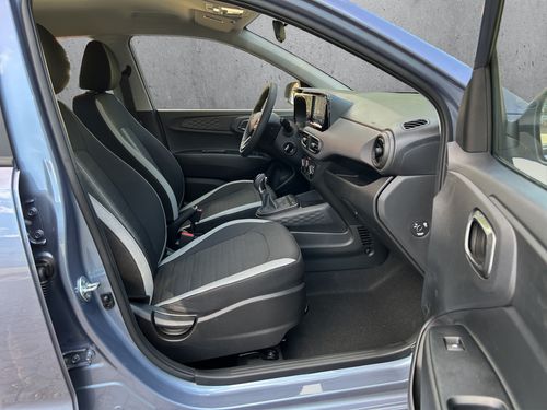 https://csb-strapi-files.fsn1.your-objectstorage.com/inventory-cars/images/1b68d29b3be13ab94d0488b843c2d86bb986d6d9/19_500_6579.jpg