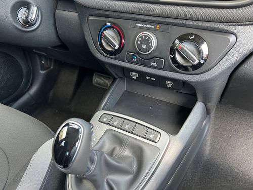 https://csb-strapi-files.fsn1.your-objectstorage.com/inventory-cars/images/1b68d29b3be13ab94d0488b843c2d86bb986d6d9/20_500_4607.jpg
